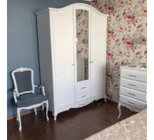 Трехстворчатый шкаф для одежды Авиньон MUR-111-03 с зеркалом